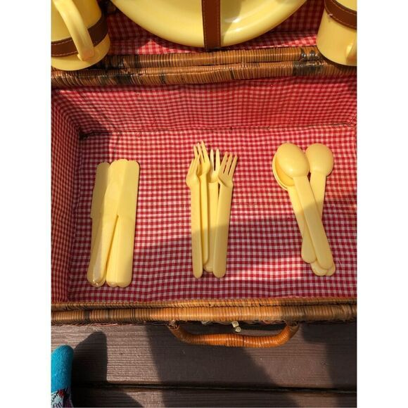 Vintage Women’s Brown Picnic Wicker Basket with Red and White Gingham Plaid Lini - Picture 11 of 15